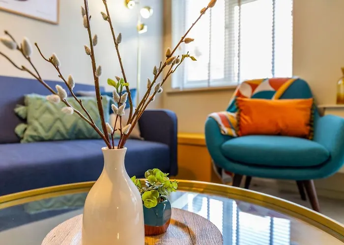 Host & Stay - Corner Cottage